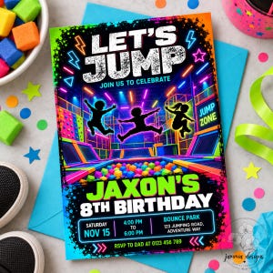 Puede incluir: Una tarjeta de invitación de cumpleaños rectangular con una escena de parque de trampolines en colores neón y siluetas de niños saltando. El texto dice LET'S JUMP, JOIN US TO CELEBRATE, JAXON'S 8TH BIRTHDAY, SATURDAY NOV 15, 4:00 PM TO 6:00 PM, BOUNCE PARK.