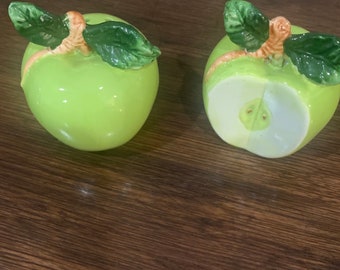 Vintage groene appel zout- en peperstrooiers, zout- en peperstrooier, appel