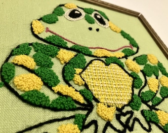 Amazing Vintage 1970&#39;s Frog Lillypad Crewel Yarn Embroidery Needlepoint Framed Art Boho Retro
