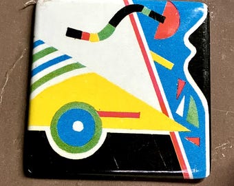 NUOVO Vintage anni '80 Post Modern Memphis Milano Spilla con bottone quadrato astratto
