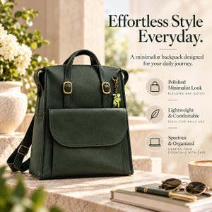 Peut inclure: Un sac à dos vert foncé avec deux poignées supérieures, des bretelles réglables à boucles dorées et une poche frontale à rabat. Une petite breloque verte est suspendue à un anneau latéral. Le texte indique : Effortless Style Everyday. A minimalist backpack designed for your daily journey. Polished Minimalist Look, Lightweight & Comfortable, Spacious & Organized.