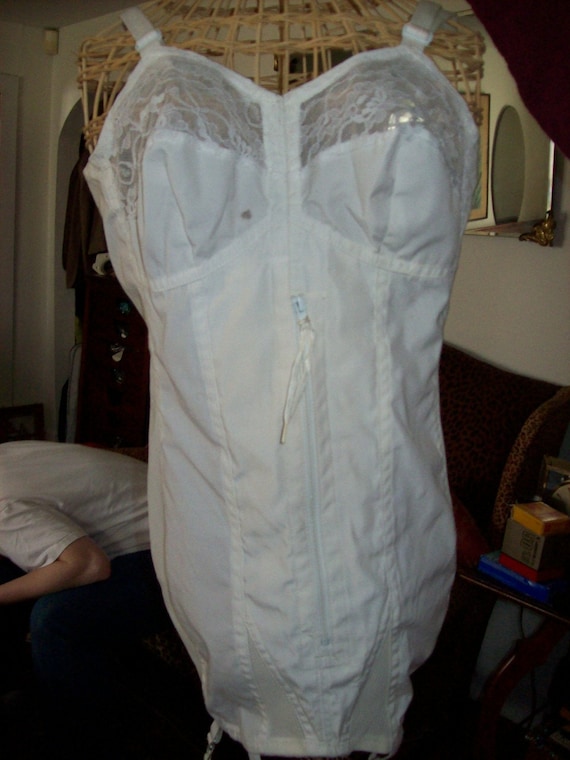 Vintage White Full Body Corset Boustier - Lace - P