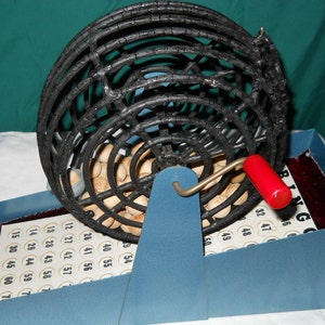 Vintage Wire Bingo Cage - 48 cartas - 74 bolas de madera - tarjeta del distribuidor