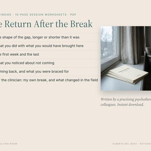 K&ouml;nnte beinhalten: Ein 10-seitiges PDF-Arbeitsblatt mit dem Titel The Return After the Break, das sechs nummerierte Sitzungsanleitungen enth&auml;lt. Das Dokument liegt auf einem Fensterbrett neben einem Vorhang und einem Sessel, von Alberto Del Bove.