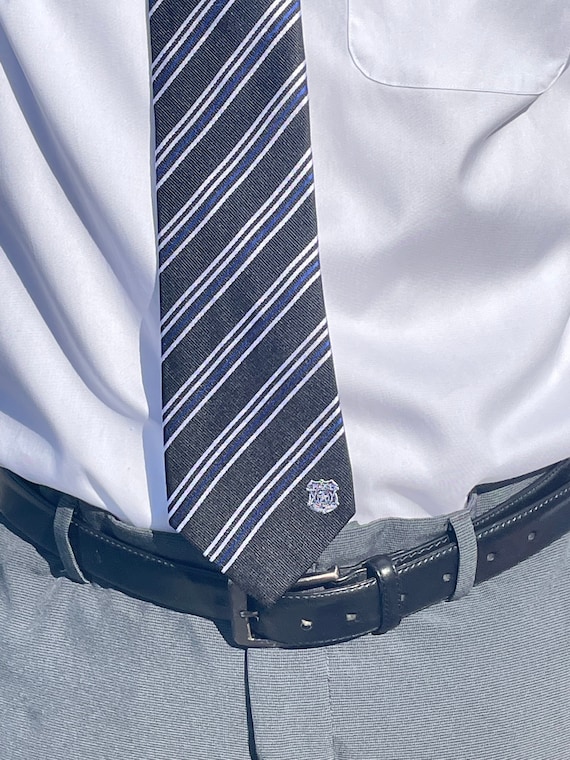 警察官　ネクタイ　レプリカ　警察グッズ 警察署ネクタイ - 3.25インチ - シンブルーラインにインスパイアされた