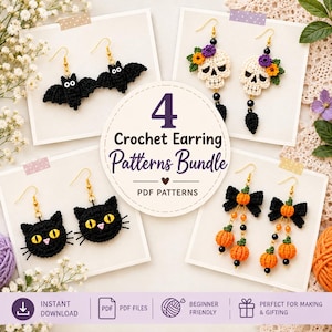 以下が含まれることがあります： 「4 Crochet Earring Patterns Bundle」および「PDF PATTERNS」のテキストが表示されたデジタル画像。黒いコウモリ、花付きの白いドクロ、黄色い目の黒猫、黒いリボンが付いたオレンジ色のカボチャという4種類のクロッシェ編みのイヤリングが写っています。