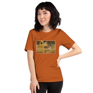 T-shirt con stampa "Il Bacio" di Gustav Klimt, stile Art Nouveau dorato, unisex, vintage.