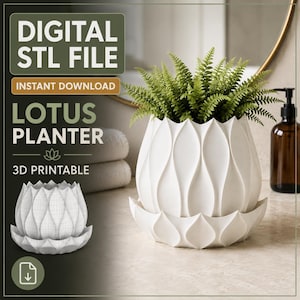Può includere: Un vaso bianco a forma di loto con sottovaso abbinato, contenente una felce verde. Il testo recita: DIGITAL STL FILE, INSTANT DOWNLOAD, LOTUS PLANTER, 3D PRINTABLE. Si tratta di un file digitale per la stampa 3D di un vaso per piante.