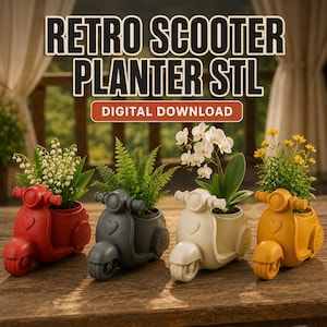 Puede incluir: Cuatro maceteros con forma de scooter en rojo, gris oscuro, crema y amarillo, cada uno con un emblema de corazón en el frente. El texto RETRO SCOOTER PLANTER STL DIGITAL DOWNLOAD aparece sobre los maceteros, que contienen diversas plantas y flores.