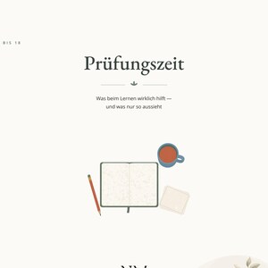 May include: A digital illustration featuring the text "BIS 18", "Pr&uuml;fungszeit", and "Was beim Lernen wirklich hilft &mdash; und was nur so aussieht". Below the text is an open notebook, a pencil, a blue mug with a dark liquid, and a small square coaster.
