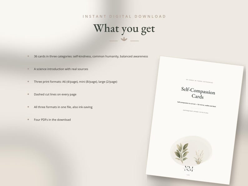 Op de afbeelding: Een digitaal downloadproduct getiteld Self-Compassion Cards. De tekst vermeldt 36 kaarten in drie categorie&euml;n, een wetenschappelijke inleiding, drie afdrukformaten waaronder A6, mini en groot, stippellijnen en vier inbegrepen PDF-bestanden.