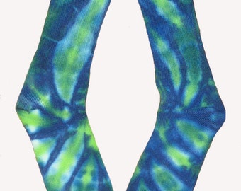 Tie-dye socks made of soft bamboo dyed in a blue and green swirl