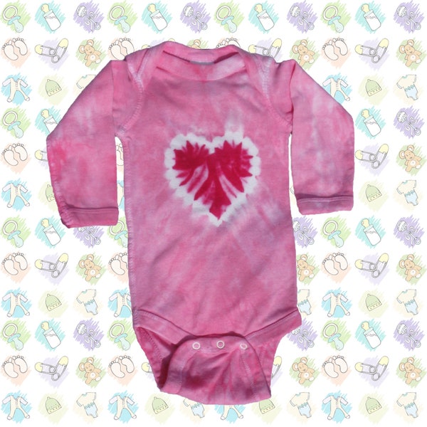 Pink Heart Tie-Dye Onesie à manches longues