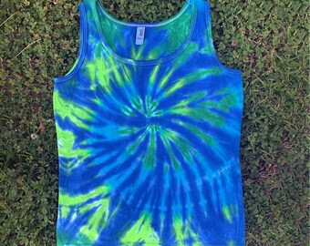 June Sale: Ocean Pinwheel Tank Top size M