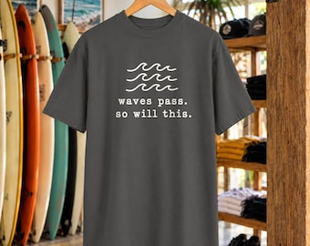 Vågor passerar. Det kommer även detta att göra. T-shirt | Minimalistisk hopp-tröja | Inspirerande hav-t-shirt | Komfortfärger