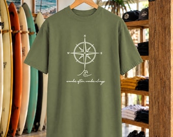 Vandra ofta, undra alltid t-shirt | Minimal kompasströja | Inspirerande havströja | Komfortfärger
