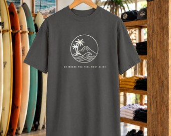 Gå dit du känner dig mest levande t-shirt | Minimalistisk ö-tröja | Inspirerande havströja | Komfortfärger
