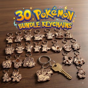 Può includere: Una collezione di 30 portachiavi in legno con vari personaggi Pokémon incisi, tra cui Pikachu, Bulbasaur e Charmander. Ogni portachiavi ha un anello in metallo e uno è attaccato a una chiave in metallo argentato. Il testo 30 POKÉMON BUNDLE KEYCHAINS è visualizzato sopra.
