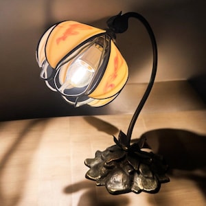 Vintage French Mid-Century Art Nouveau Brass Cooper Lily Flower Desk Lamp, Gorgeous Table Art Deco Bedside Lamp Unique Antique Decoration