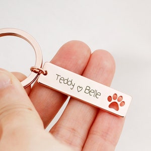 Dog mom keychain Dog Mom gift Custom Engraved Pet Memorial gift Pet Name gift keychain Dog Paw jewelry