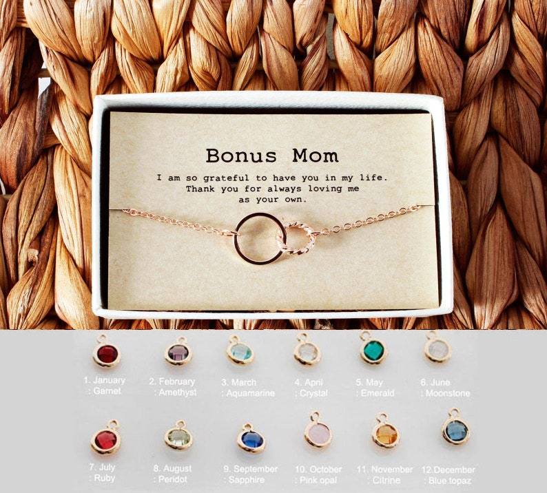 Rose gold chain necklace with interlocking circle pendant, wrapped in a gift box with message card for bonus mom. Customers can personalize it by adding birthstones of their choice. The most common comments about this necklace are dainty and cute!