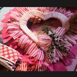 How to video, valentine wreath tutorial, step by step wreath tutorial, video tutorial, diy wreath