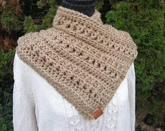 Handknit cowl, crochet cowl scarf, crochet neck warmer, gift for her, Outlander style cowl, women's hand knit accessories