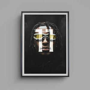 Peut inclure: Une impression portrait encadrée montrant une personne aux cheveux tressés foncés portant des lunettes aux verres teintés jaunes. Le grand chiffre 11 blanc est superposé sur le visage. Un fond sombre et texturé entoure le sujet, avec une signature.