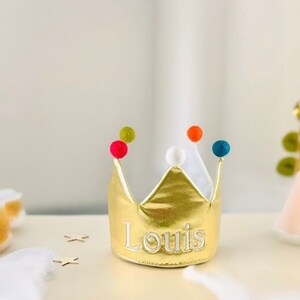 ゴールドの誕生日王冠、パーソナライズされた王冠、1歳の誕生日カスタム名前王冠。