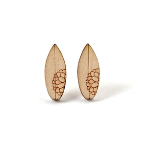 Pendientes de tabla de surf de arce – Grabado láser, acero hipoalergénico