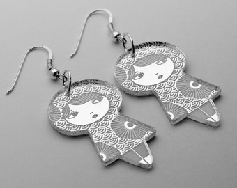 Seikaiha doll earrings with flowers - graphic kokeshi earrings - cute matriochka jewelry - lasercut acrylic mirror - sterling silver hooks