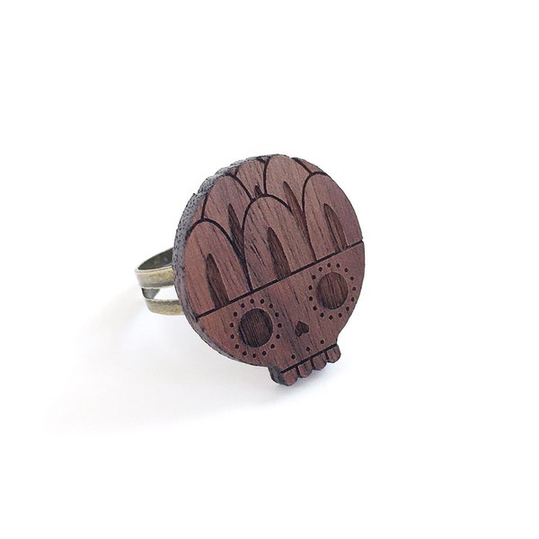 Calavera ring in lasercut wood, round skull shape with petals - Mexican sugar - day of the dead - OSFA jewelry