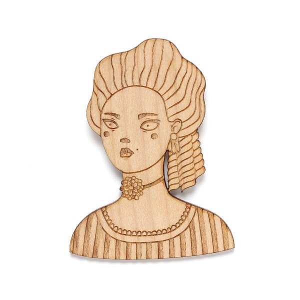 Broche Madame la Marquise en bois gravé au laser - pin's reine - bijou princesse - duchesse - comtesse - femme en costume d'époque