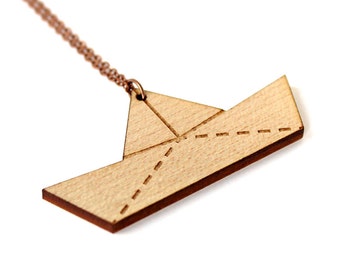 Collier bateau origami en bois - découpe laser - pendentif bateau en papier - bijou marin graphique - plage - été - vacances - gravure laser