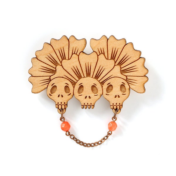 Broche trois crânes avec fleurs - chaîne et perles - bijou gothique - accessoire halloween - bois gravé au laser