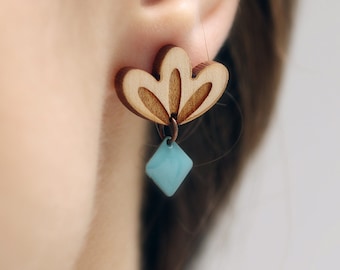 Graphic flower stud earrings in lasercut wood with mint sequin - 9 different colors - wooden floral accessory - fall jewelry - designer gift