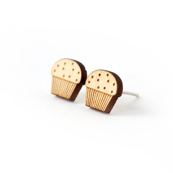 Puces d'oreilles Muffin - boucles - bijou graphique en bois d'érable gravé au laser - clous acier chirurgical hypoallergénique