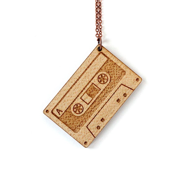 Collier Cassette audio - découpe laser - pendentif en bois - bijou musique - rock - lycée - techno - retro - graphique - vintage - années 80