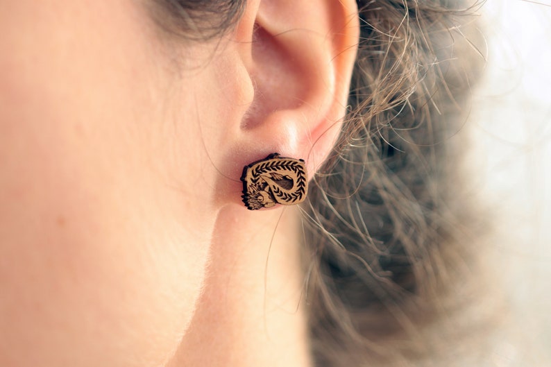 Puces d'oreilles dragon en bois découpé au laser motif floral bijoux bête fantastique pour amateur de fantaisie cadeau mythologie pour son fan de GOT image 3