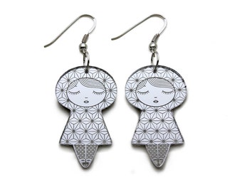 Asanoha doll earrings - graphic kokeshi earrings - cute matriochka jewelry - lasercut acrylic mirror - sterling silver hooks