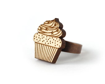 Cupcake ring - cake jewelry - muffin jewellery - graphic kitsch ring - retro vintage accesorry ring - lasercut maple wood - bakery