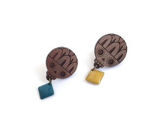 Calavera pin in lasercut walnut wood with colorful sequin - 11 other colors available