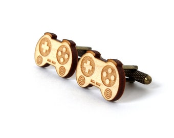 Boutons de manchette Manette en bois gravé au laser - bijou mariage joystick pour homme - accessoire jeu vidéo - cadeau pour papa geek