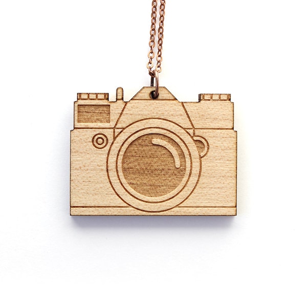 Collier Appareil photo vintage - pendentif en bois d'érable gravé au laser - bijou technologie retro - bijou graphique - cadeau photographe