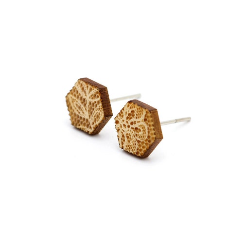 Pendientes hexagonales de encaje - Madera de arce cortada a láser, acero quirúrgico