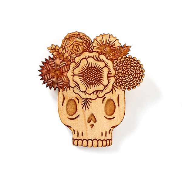 Broche Vanité - tête de mort fleurie - bijou calavera crâne - catrina et fleurs - suikerschedel mexicain - bois gravé au laser