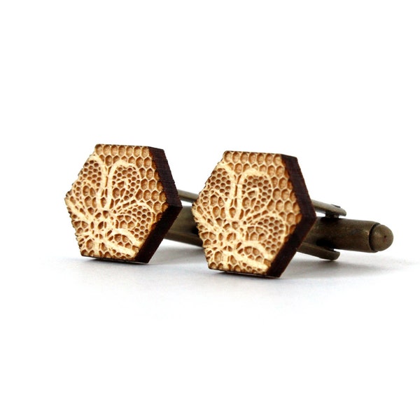 Boutons de manchette Dentelle avec une fleur - hexagone - accessoire romantique mariage - bois gravé au laser - bijou géométrique homme