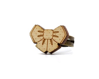 Bowtie ring - maple wood - lasercutting - cute bow-tie ring - kawaii bow tie ring - lasercut - graphic jewelry - jewellery - adjustable ring