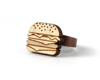 Bague Hamburger - bague burger - bijou graphique retro kitsch - bois d'érable gravé au laser