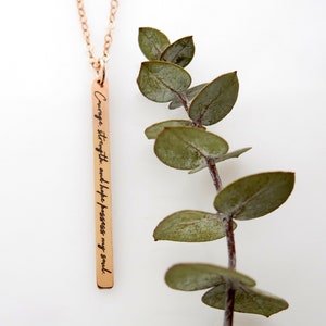 Collar inspirador de oro rosa: regalo para sobrevivientes de cáncer, para mamá e hija. Joyería inspiradora.